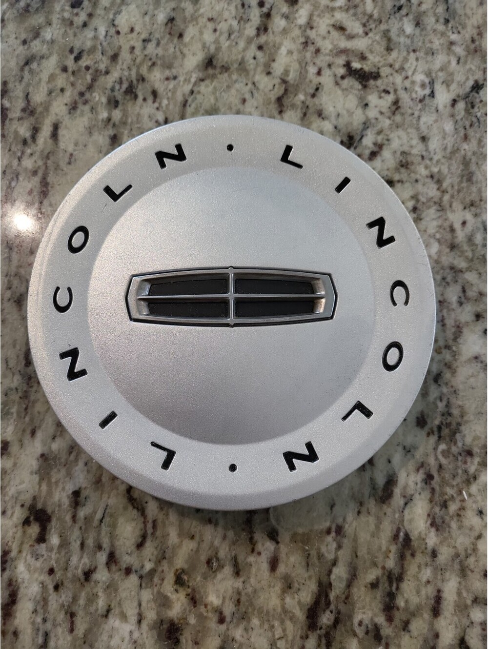2005 Lincoln Town Car Hubcap Center Cap SILVER 5W131A096AB And AA A1